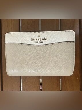 Kate Spade Pebbled Leather Continental Wallet in Cream and White with Gold Logo